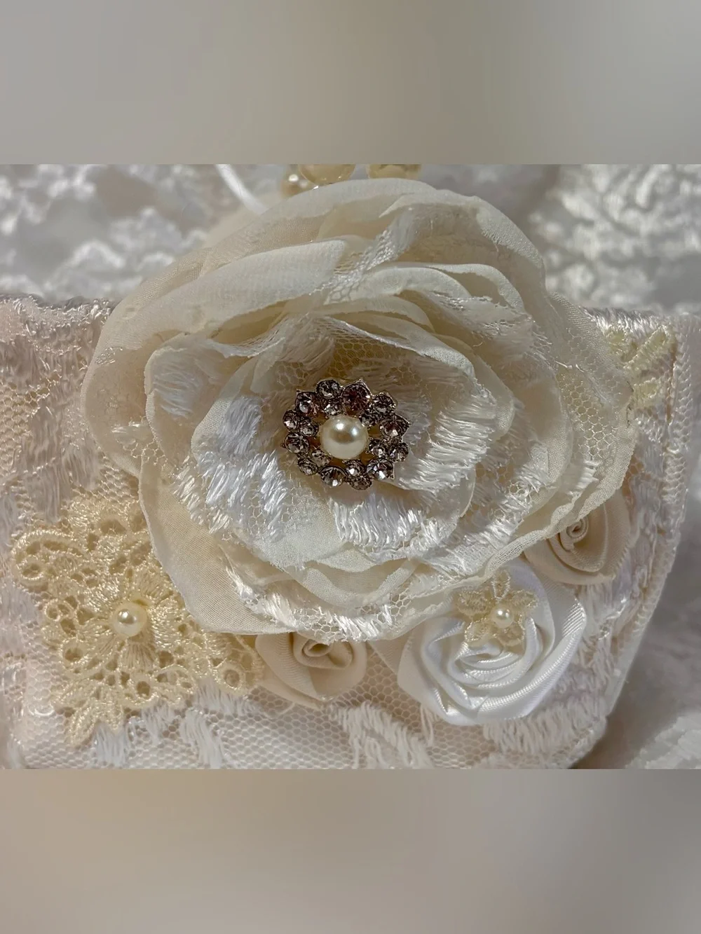 🤍 Ivory White and Cream Ring Pillow and Flower Basket Set